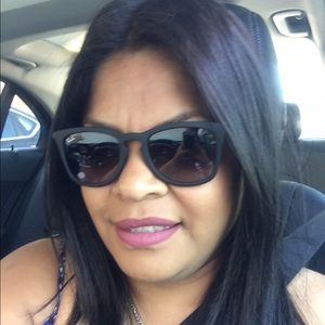 Meet your Posher, Roxana