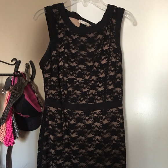 Short lace dress