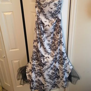 Mermaid style fitted prom dress.