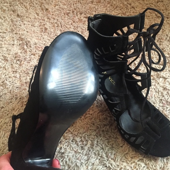 Sandal - Picture 2 of 3