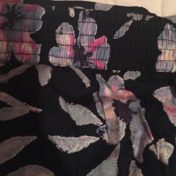 Floral shirts - Picture 3 of 3