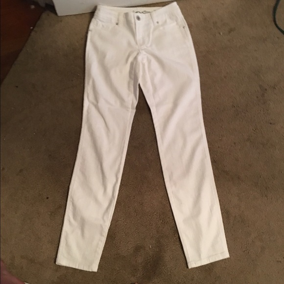 White skinny jeans