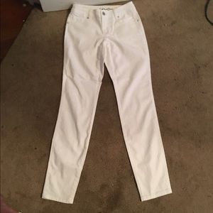 White skinny jeans