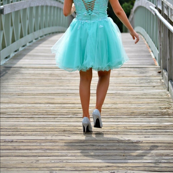 I'm selling my junior prom dress for 100$