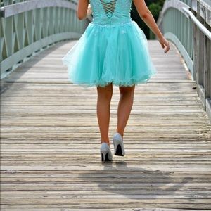 I'm selling my junior prom dress for 100$