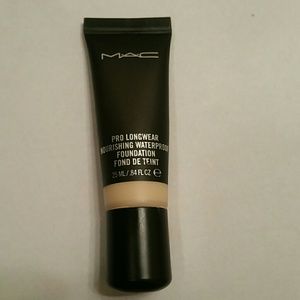 Mac Pro Longwear Nourishing Waterproof Foundation
