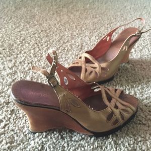 Gold Kenzie Billy wedges with slingback sz 10
