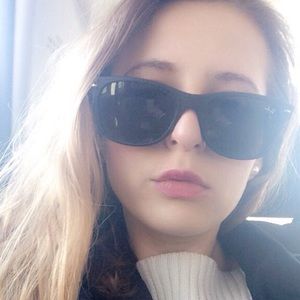 Meet your Posher, Kayla