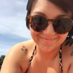 Meet your Posher, Julia