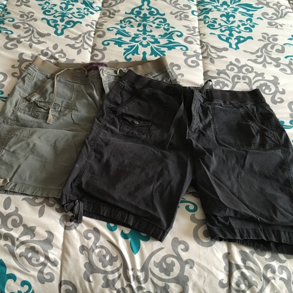 Black Capri shorts size 16