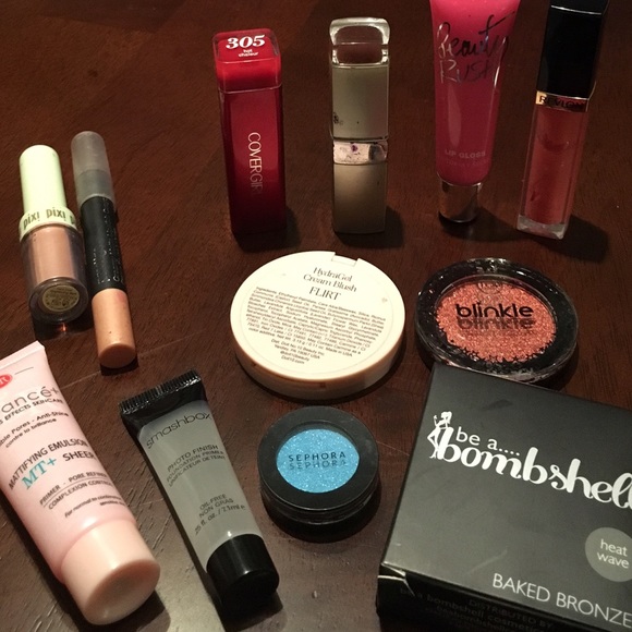 12 piece makeup bundle!💋 7 NEWWW /5 Like new