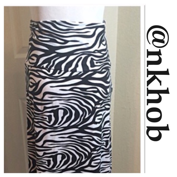 Azules Dresses & Skirts - Animal print maxi skirt