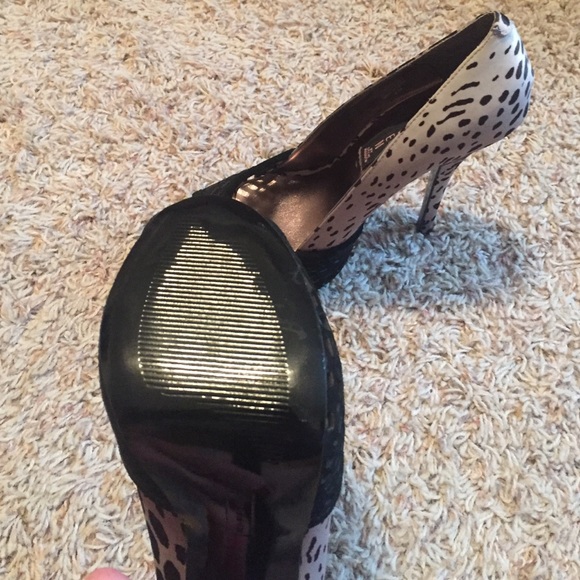 Heels - Picture 3 of 3