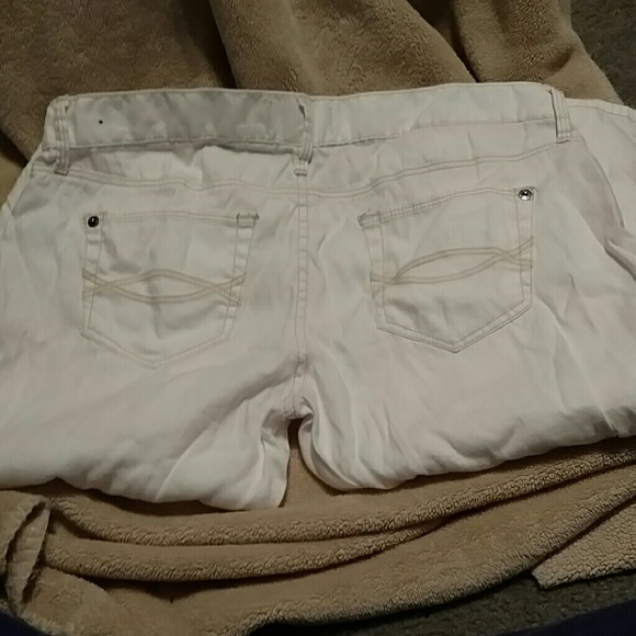 A&F white capri - Picture 2 of 3