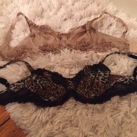 2 underwire bras.  34 DDD