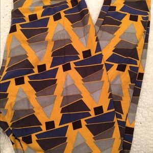 OS LULAROE CHRISTMAS LEGGINGS