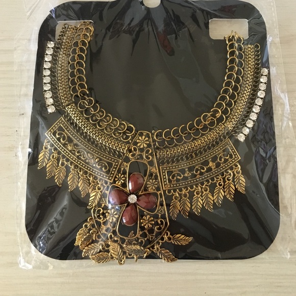 Statement necklace