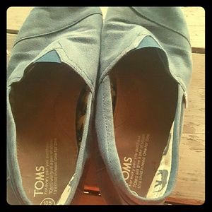 Toms