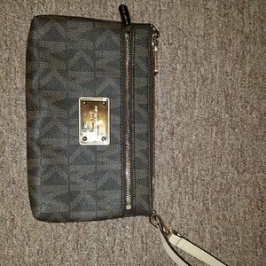 Michael kors wristlet