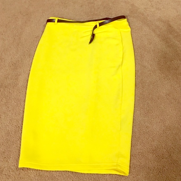 Pencil skirt with belt - Picture 1 of 1