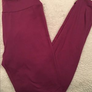 BNWOT OS LULAROE LEGGING PLUM PURPLE