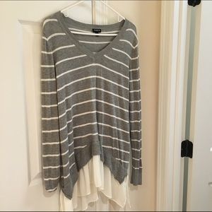 V neck sweater with chiffon hem