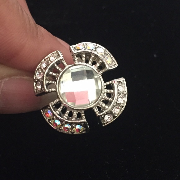 NEW! Beautiful rhinestone midi ring!