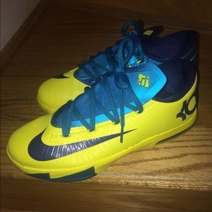 KD basketball shoes
