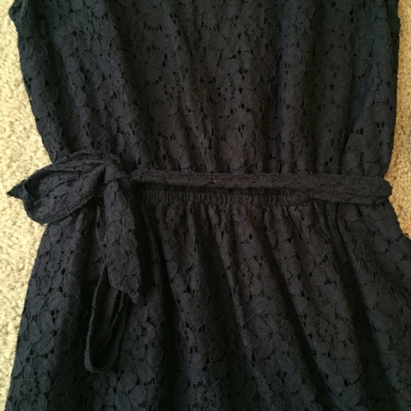 🚫SOLD IN BUNDLE!🚫 Dark navy all-over-lace dress - Picture 2 of 4