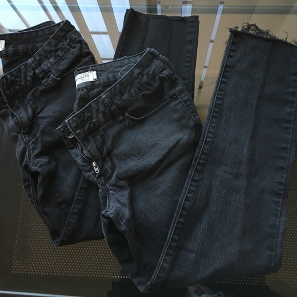 2 Bullhead Skinny Jeans‼️