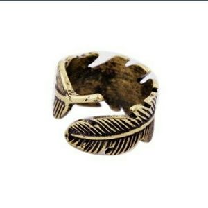 Antique women's leaf /feather ring