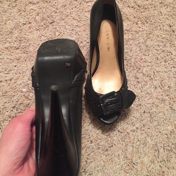 Heels - Picture 3 of 3