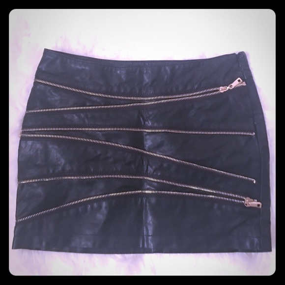 Diva Boutique Black Vegan Leather Mini Zip Skirt