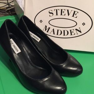 Black pumps.  BRAND NEW. NEVER WORN.