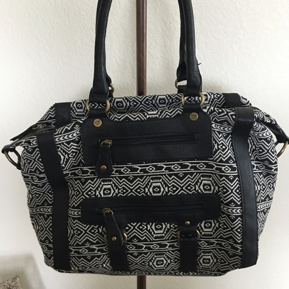 Madden Girl Tote - Picture 2 of 4