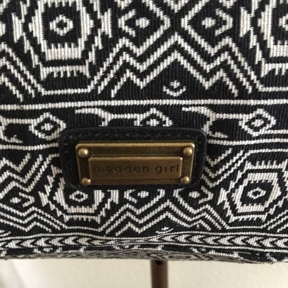 Madden Girl Tote - Picture 3 of 4