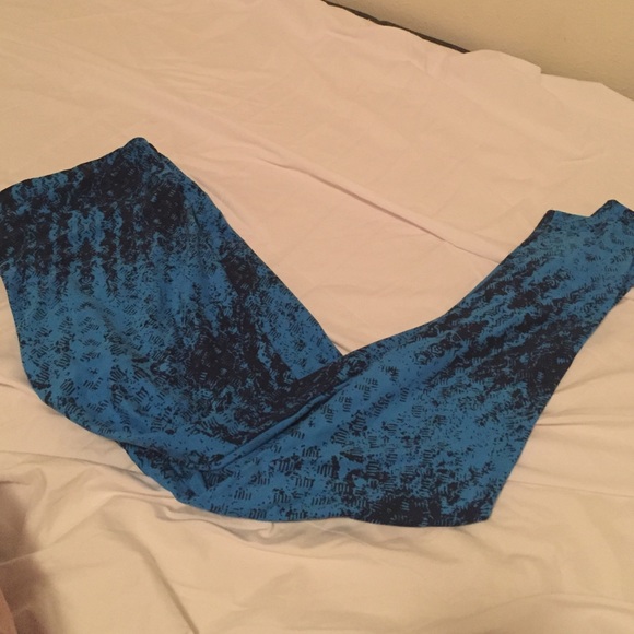 Black and blue tc leggings