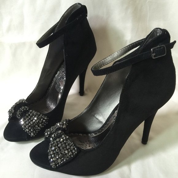 Shoes - ❌SOLD❌black suede heals with beaded bow size 8.5