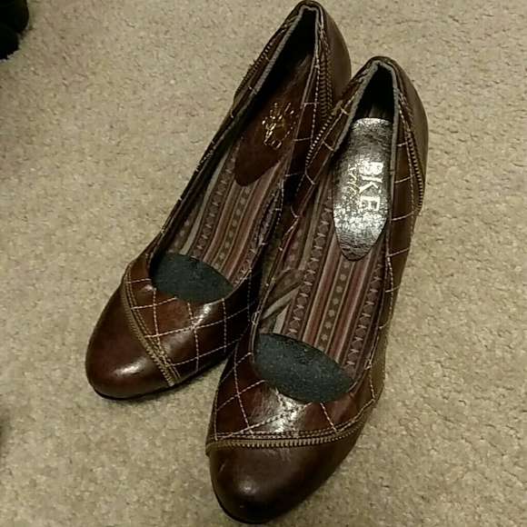 Buckle BKE brown pump heels