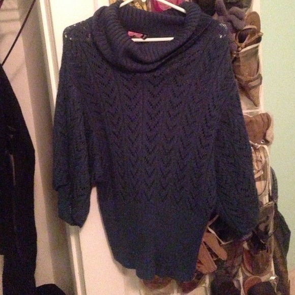 Short sleeve sweater