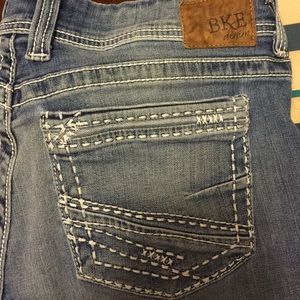 Buckle Capris. Brand: BKE denim