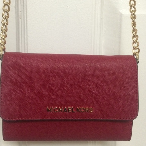 MICHAEL Michael Kors Jet Set Crossbody in Merlot