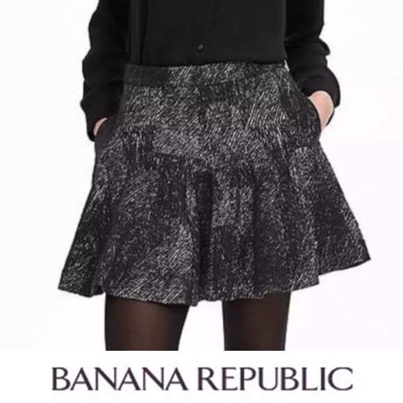 Banana Republic size 4 flare skirt.