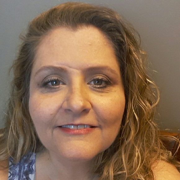 Meet your Posher, Deanna - Picture 2 of 3