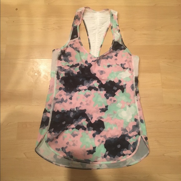 Lululemon tank size 2