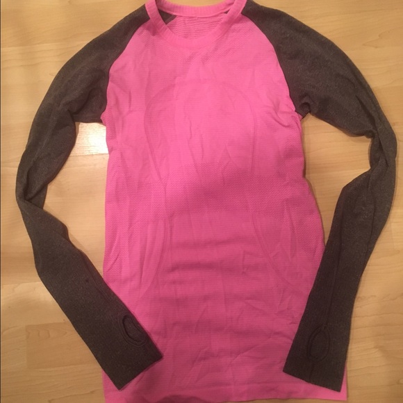 Lululemon long sleeve size 4