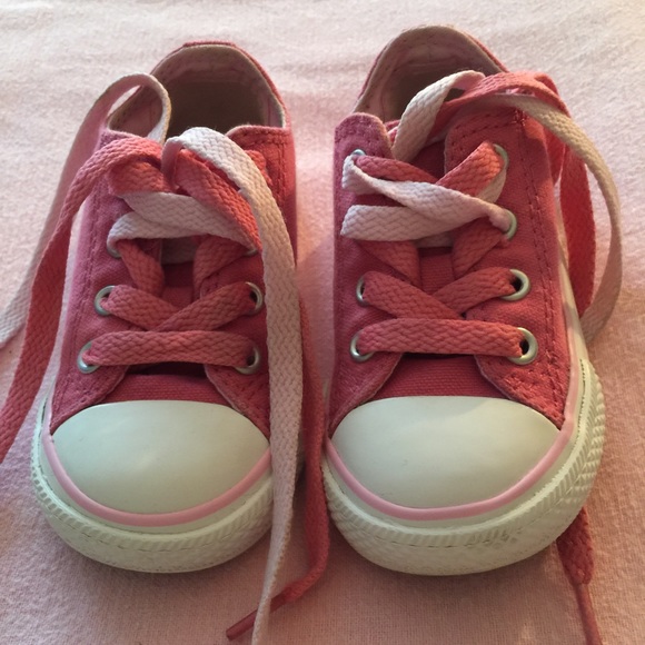 Toddler girls converse shoes sz 6