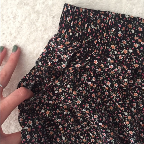 Floral Printed Mini Skirt - Picture 2 of 4