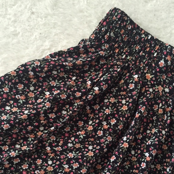 Floral Printed Mini Skirt - Picture 4 of 4