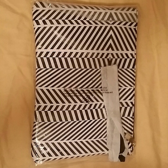 BeBe Clutch retro. Brand new. Never used